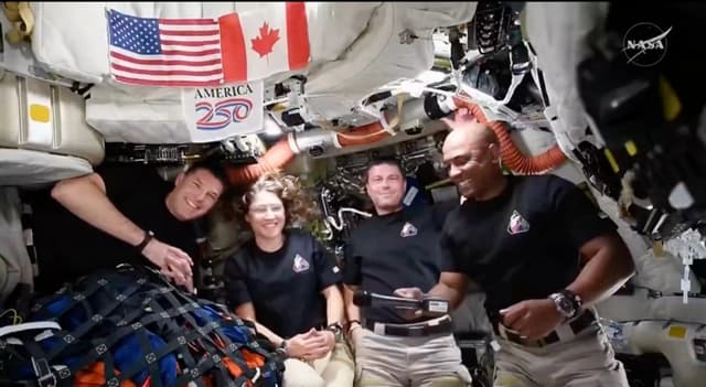 Trump llama a los astronautas de Artemis II tras vuelo récord alrededor de la Luna