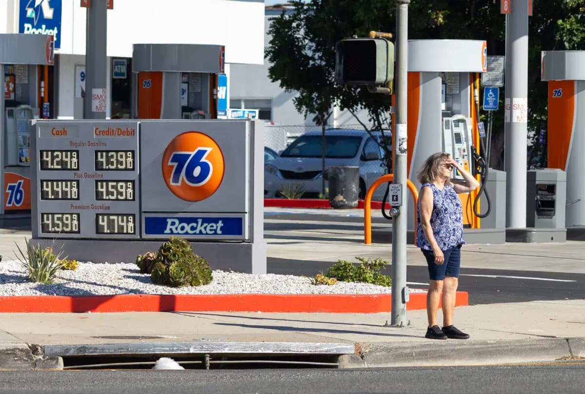 Los precios de la gasolina siguen subiendo en Garden Grove, California, el 10 de julio de 2025. (John Fredricks/The Epoch Times).