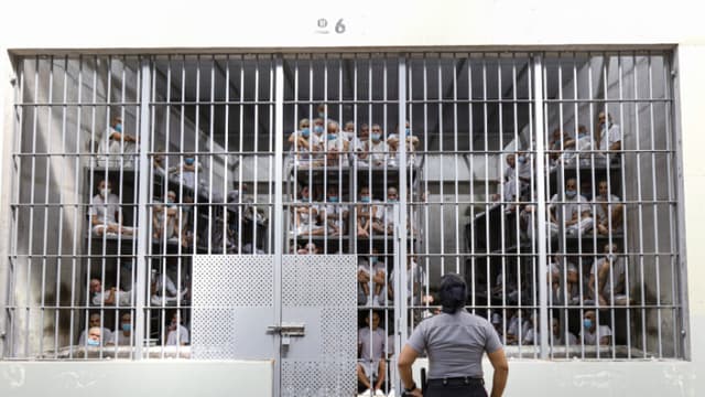 Bukele ofrece a Petro trasladar toda la población carcelaria salvadoreña a Colombia