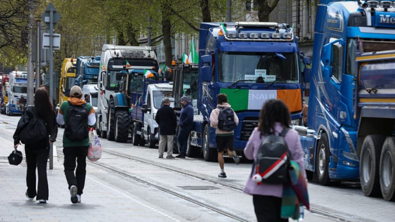 Gobierno irlandés busca desplegar al ejército ante escalada de protestas por el combustible