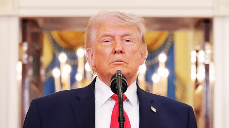 Trump dice que EE. UU. está "cargando los barcos" antes de las negociaciones con Irán