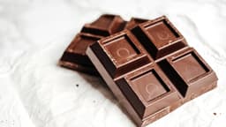 Brote de intoxicación relacionado con chocolate provocó 2 muertes y decenas de hospitalizaciones: CDC