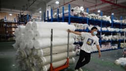 Centros textiles de China sufren presión con el aumento del petróleo y la caída de pedidos