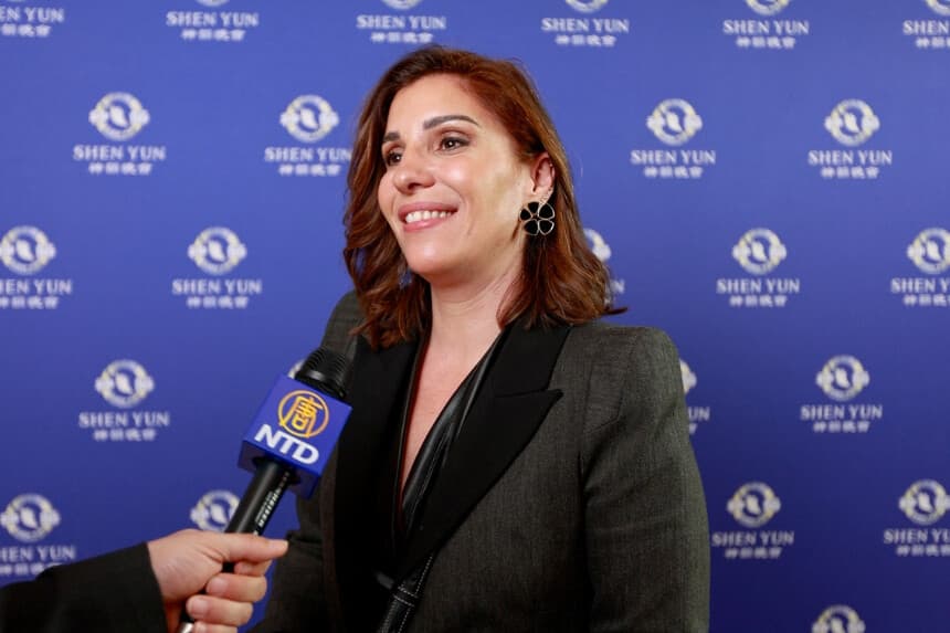 La influencer Margarita de Guzmán Luque, asistió a ver Shen Yun en el  Centro de Cartuja en Sevilla, España el 25 de marzo de 2026. (NTD)