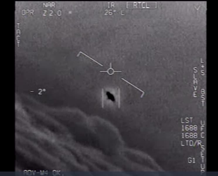 Captura de pantalla de la imagen de OVNI de la Marina. (Dominio público)