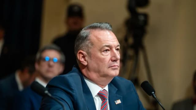 Renuncia el director interino del ICE, Todd Lyons