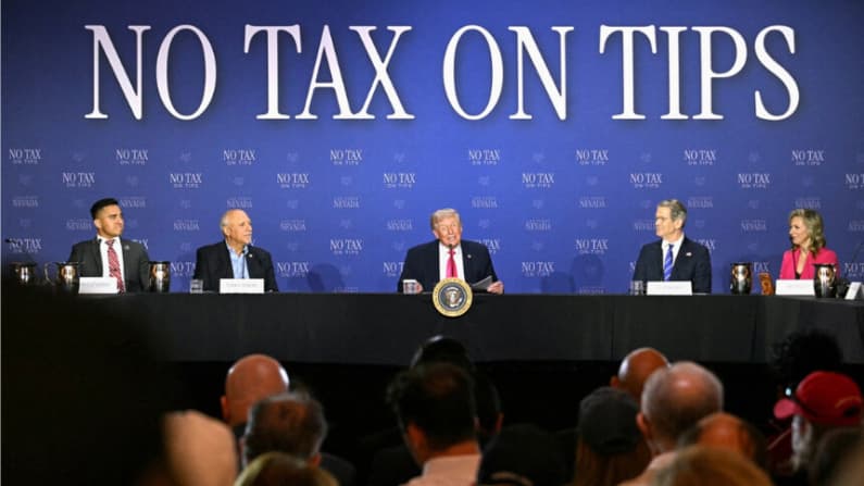 Trump promociona reforma fiscal en una mesa redonda en Las Vegas