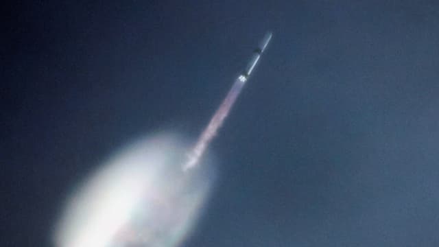 Blue Origin logra aterrizar por primera vez un propulsor de cohete reutilizado