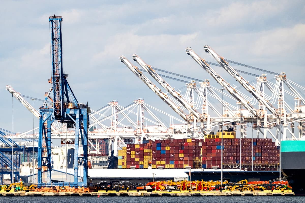 Pilas de contenedores de transporte apilados en el puerto de Baltimore, en Baltimore (Maryland), el 31 de marzo de 2025. (Jim Watson/AFP vía Getty Images)