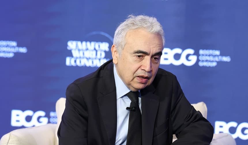 El Dr. Fatih Birol (director ejecutivo de la Agencia Internacional de la Energía) interviene en el escenario durante el evento "Semafor World Economy 2026", celebrado el 14 de abril de 2026 en Washington, D.C. (Tasos Katopodis/Getty Images para Semafor World Economy)