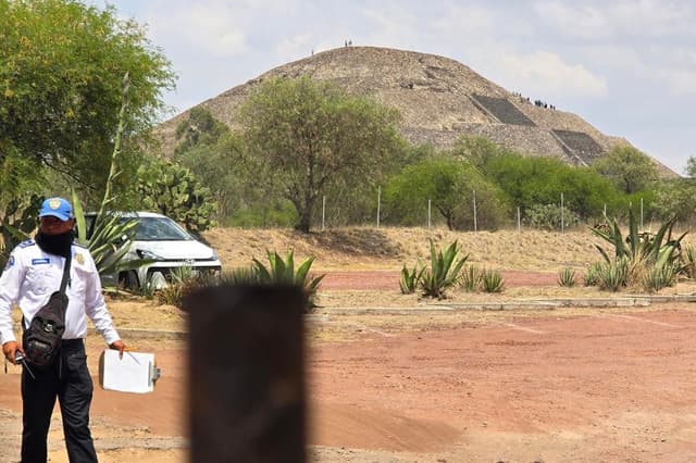 Fotografía de la zona arqueológica de Teotihuacán, donde se registró un ataque con arma de fuego este lunes, en Teotihuacán, México. (EFE/Madla Hartz)