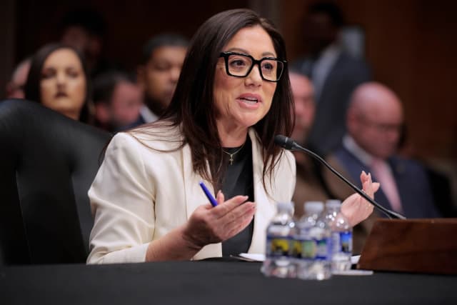 Lori Chávez-DeRemer, la candidata del presidente Donald Trump para dirigir el Departamento de Trabajo, testifica durante su audiencia de confirmación ante la Comisión de Salud, Educación, Trabajo y Pensiones del Senado en el Edificio Dirksen de Oficinas del Senado, en el Capitolio de Washington, el 19 de febrero de 2025. (Chip Somodevilla/Getty Images)