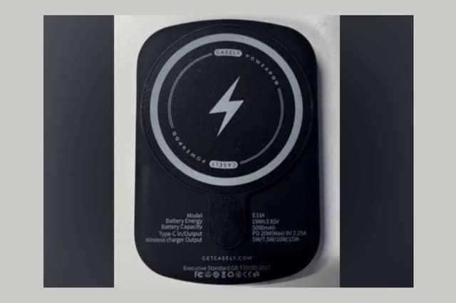 Una imagen del cargador portátil inalámbrico Casely objeto de la retirada. (CPSC).