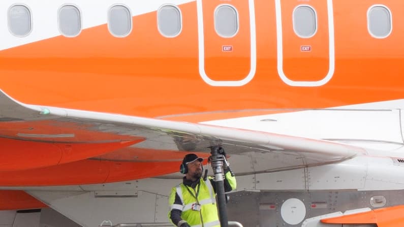 Europa cuenta con reservas de combustible para aviones para cinco meses, según gobierno neerlandés