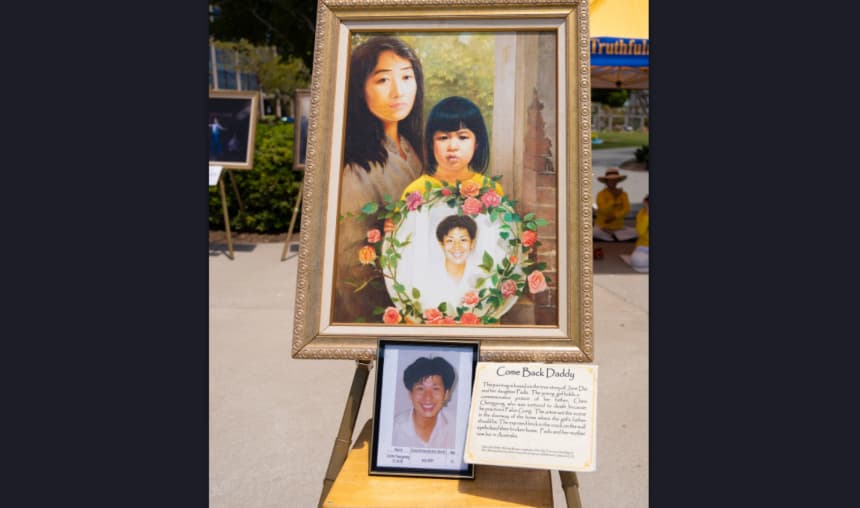 La pintura "Vuelve, papá" se exhibió en una muestra de arte al aire libre, como parte de un evento para conmemorar los 26 años de persecución por parte del Partido Comunista Chino en China a la meditación espiritual Falun Gong, en el Parque Ruocco, San Diego, el 12 de julio de 2025. La pintura está basada en una historia real. La niña perdió a su padre cuando tenía 8 meses. El padre de la niña fue torturado hasta la muerte en China por no renunciar a su fe. (Cortesía de la Asociación Falun Dafa de San Diego)
