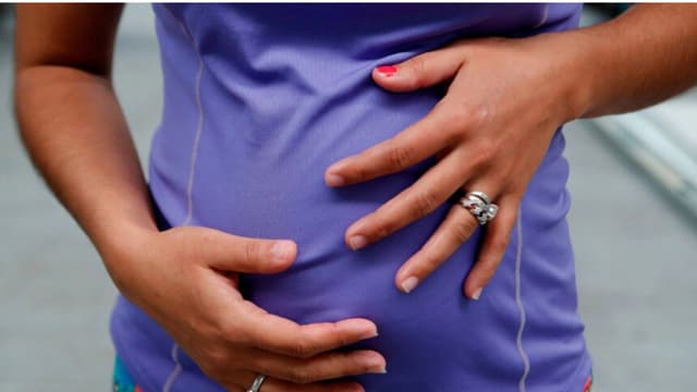 Posible relación entre la vacuna contra el VSR durante el embarazo y problemas de salud: Estudio