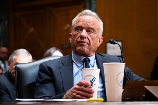 El glifosato causa cáncer, declaró ante el Senado RFK Jr.