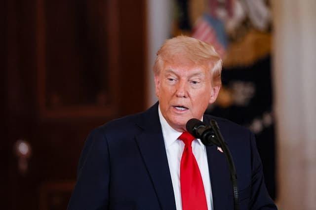 El presidente de Estados Unidos, Donald Trump, pronuncia unas palabras en un acto titulado "Invertir en Estados Unidos" celebrado en Washington el 30 de abril de 2025. (Leah Millis/Reuters)
