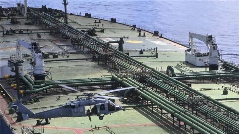 Fuerzas estadounidenses interceptan en el océano Índico un petrolero vinculado a Irán