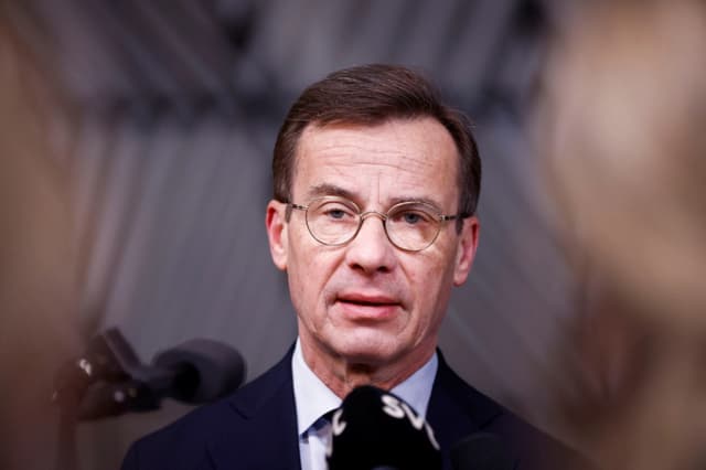 El primer ministro de Suecia, Ulf Kristersson, interviene en una cumbre de líderes de la Unión Europea celebrada en Bruselas, el 19 de diciembre de 2024. (Johanna Geron/Reuters)