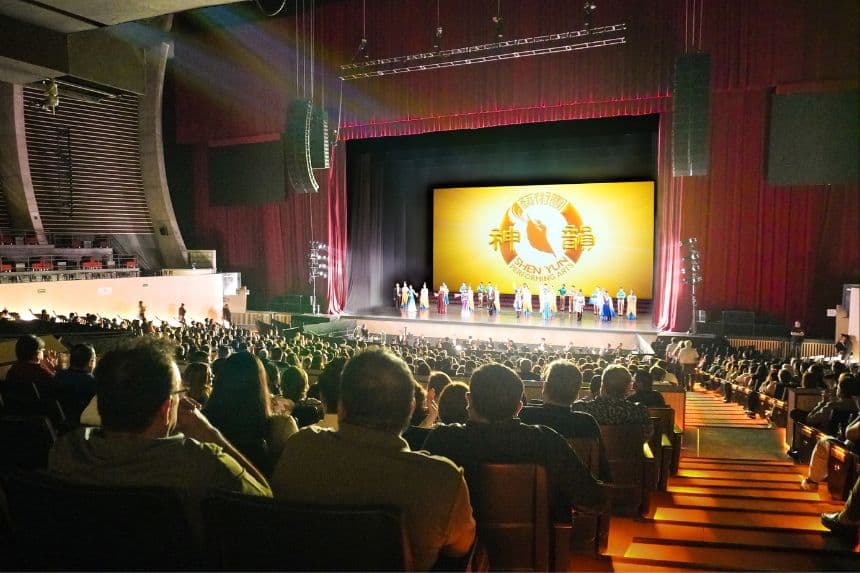 En la noche del 24 de abril de 2026, la compañía Shen Yun inauguró la primera actuación de la temporada en México en el Escenario GNP Seguros en Monterrey. (Yu Lili/The Epoch Times)