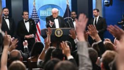 Balean a agente del Servicio Secreto en la cena de corresponsales de la Casa Blanca: Trump