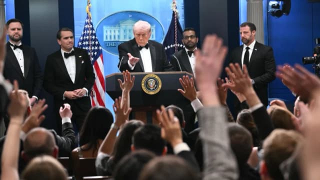 Balean a agente del Servicio Secreto en la cena de corresponsales de la Casa Blanca: Trump