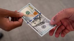 Guerra con Irán empuja a los aliados del Golfo a solicitar ayuda en dólares: Lo que hay que saber