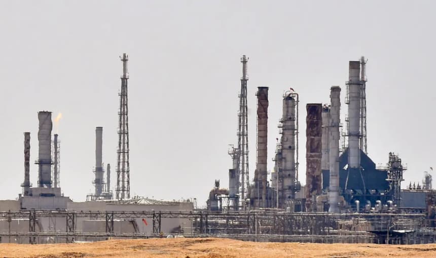 Instalaciones petroleras de Aramco cerca de la zona de Al-Khurj, justo al sur de la capital saudí, Riad, el 15 de septiembre de 2019. (Fayez Nureldine /AFP vía Getty Images)