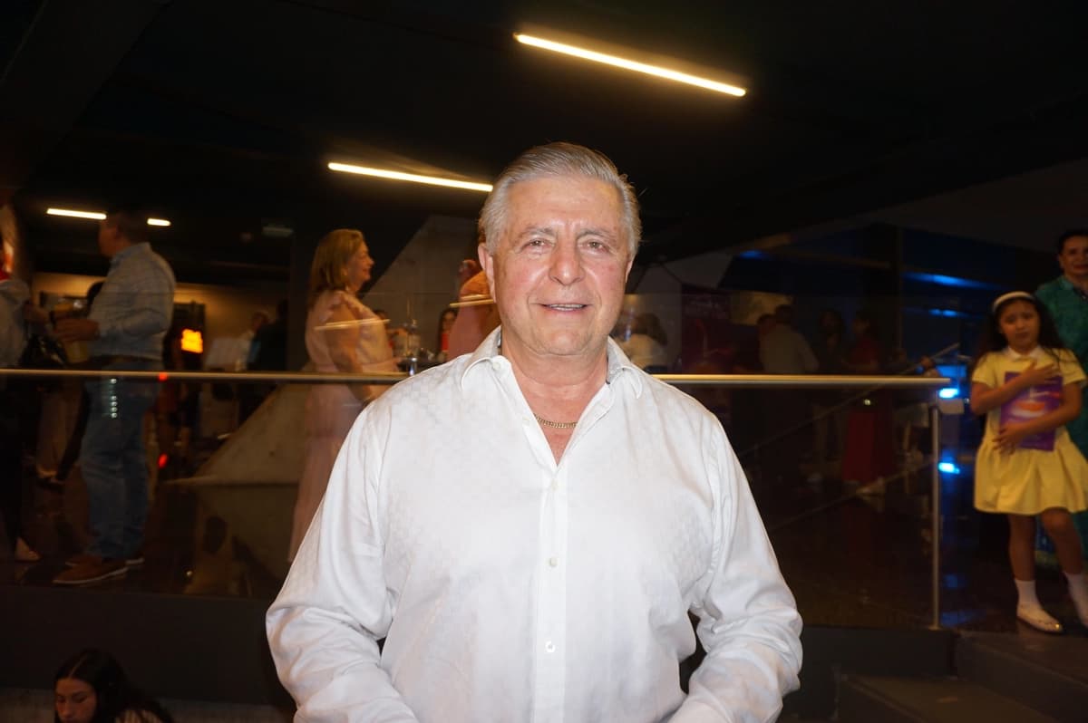 El inversor financiero mexicano Alfonso Sada Campos asiste a la función de Shen Yun Performing Arts en el Teatro Escenario GNP Seguros en Monterrey, Nuevo León, México, el 25 de abril de 2026. (Yeawen Hung/The Epoch Times)