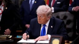 Trump anuncia nuevo arancel del 25 por ciento sobre automóviles y camiones procedentes de la UE