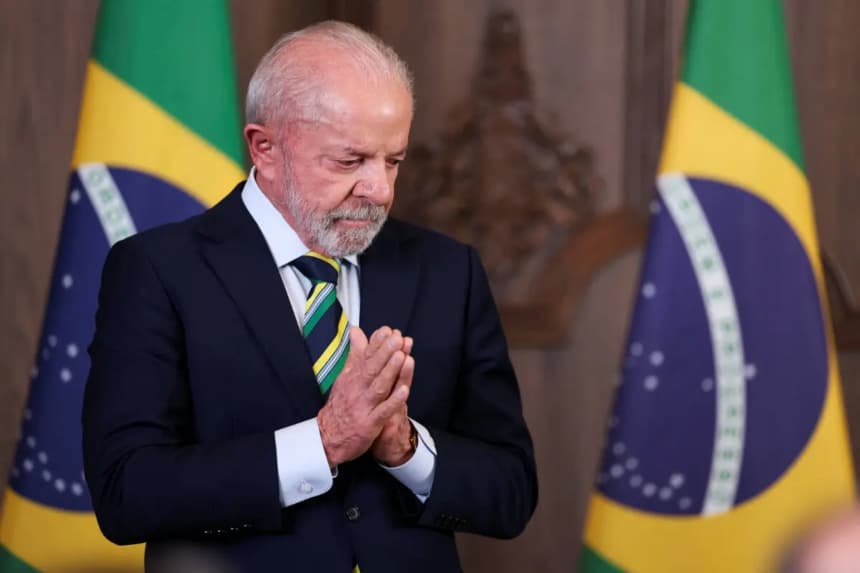 El presidente brasileño, Luiz Inácio Lula da Silva, gesticula durante una rueda de prensa al margen de la 47.° Cumbre de la ASEAN en Kuala Lumpur, Malasia, el 27 de octubre de 2025. (Edgar Su/Reuters)