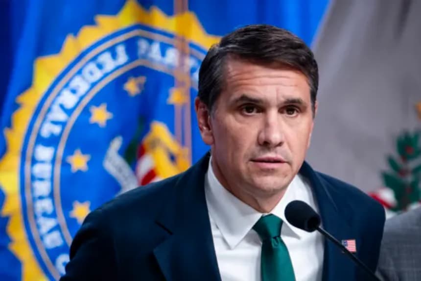 El fiscal general en funciones, Todd Blanche, habla durante una rueda de prensa sobre el tiroteo en la Cena de Corresponsales de la Casa Blanca, en el Departamento de Justicia de Washington, el 27 de abril de 2026. (Madalina Kilroy/The Epoch Times)