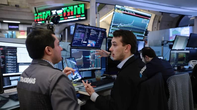Escalada del conflicto con Irán ensombrece las perspectivas: las bolsas luchan, el petróleo por encima de los USD 100