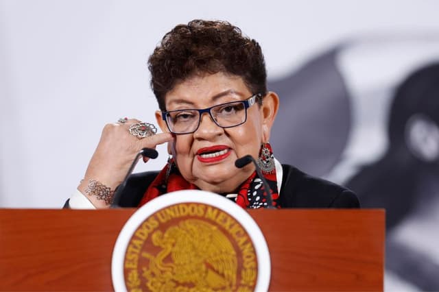 La fiscal general de la República, Ernestina Godoy, habla en una rueda de prensa en Palacio Nacional de la Ciudad de México, México. Imagen de archivo. (EFE/Sáshenka Gutiérrez)
