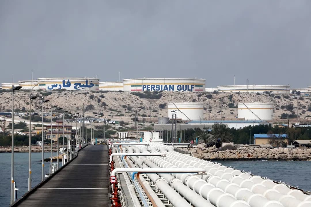 Una instalación petrolera en la isla de Kharg, Irán, el 12 de marzo de 2017. (Atta Kenare/AFP vía Getty Images)