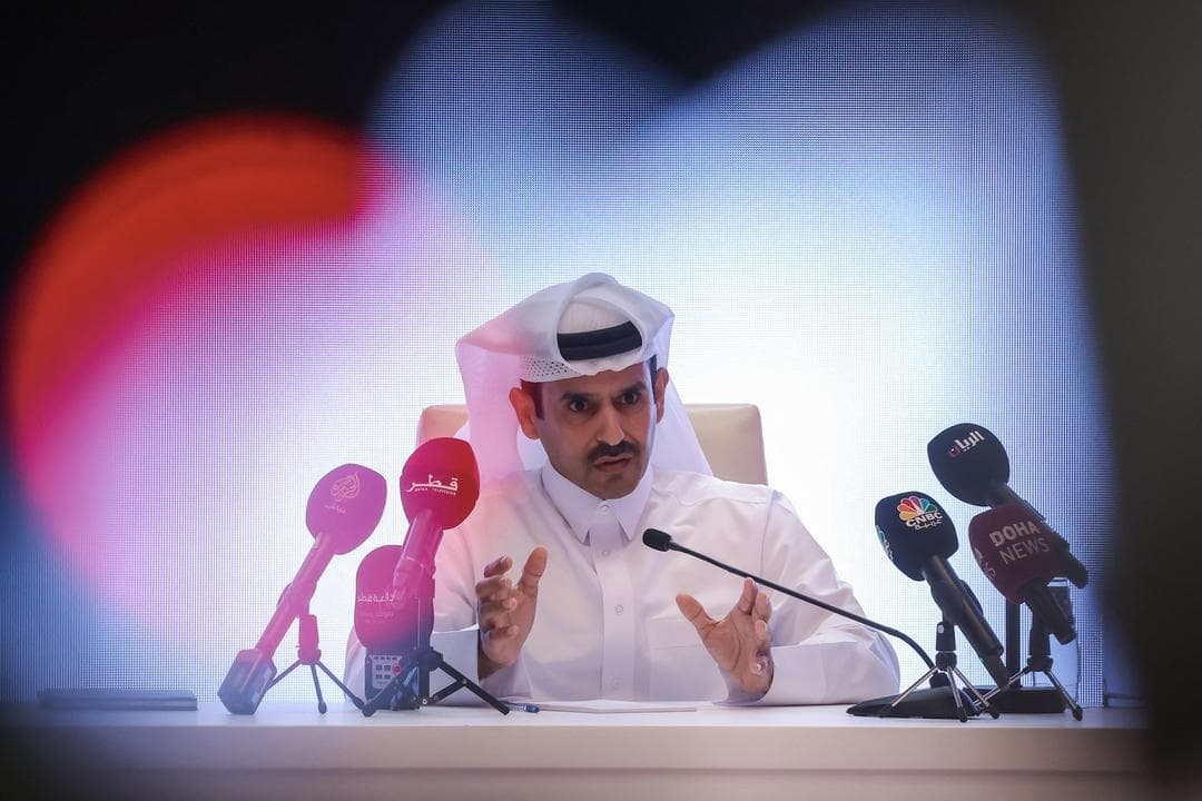 El ministro de Energía de Catar y director ejecutivo de QatarEnergy, Saad Sherida al-Kaabi, habla durante una rueda de prensa en Doha, Catar, el 1 de septiembre de 2024. (Karim Jaafar/AFP vía Getty Images)