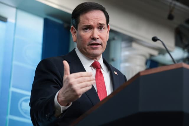 El secretario de Estado de EE. UU., Marco Rubio, habla durante una conferencia de prensa en la sala Brady de la Casa Blanca el 5 de mayo de 2026 en Washington, D. C. (Anna Moneymaker/Getty Images).