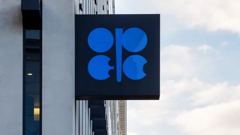 Analistas evalúan el impacto en suministro de petróleo tras la salida de Emiratos Árabes Unidos de la OPEP