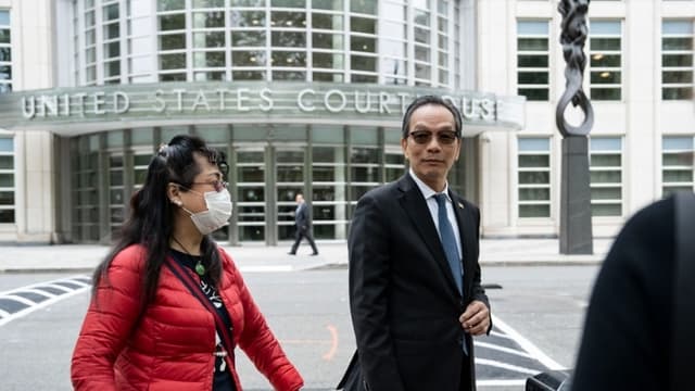 Hombre acusado de dirigir comisaría china en Nueva York admite haber trabajado para el PCCh