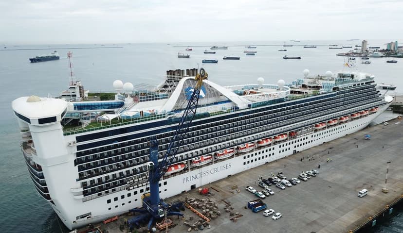 Vista aérea del crucero «Caribbean Princess» atracado en el puerto de Colón, en Panamá, el 28 de mayo de 2020. (Foto de Iván PISARENKO / AFP) (Foto de IVÁN PISARENKO/AFP vía Getty Images)