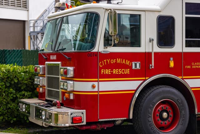 Un camión de bomberos en Miami el 14 de febrero de 2022. (Shutterstock)