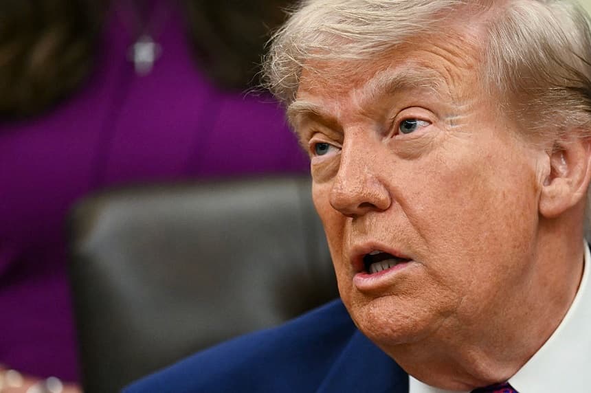 El presidente de Estados Unidos, Donald Trump, interviene durante un acto sobre atención sanitaria materna en el Despacho Oval de la Casa Blanca, en Washington D. C., el 11 de mayo de 2026. (Kent NISHIMURA / AFP vía Getty Images)
