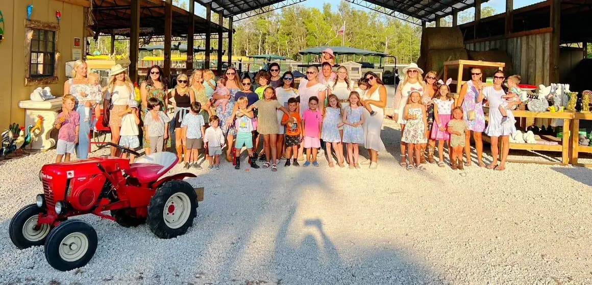 <em>Miembros del Posh Mama Club en Good Mood Ranch para "Posh on the Farm", un evento de Posh Kid. (Foto de Emely Darby).</em>