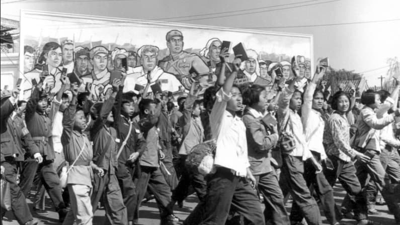 Sobrevivientes recuerdan cómo las campañas de Mao destruyeron vidas durante la Revolución Cultural