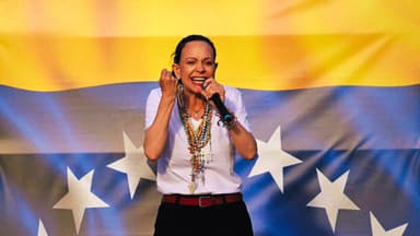 Machado celebra liberación de expolicías de Caracas tras 23 años presos
