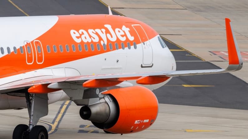Aerolínea británica advierte de panorama incierto ante aumento de costo del combustible