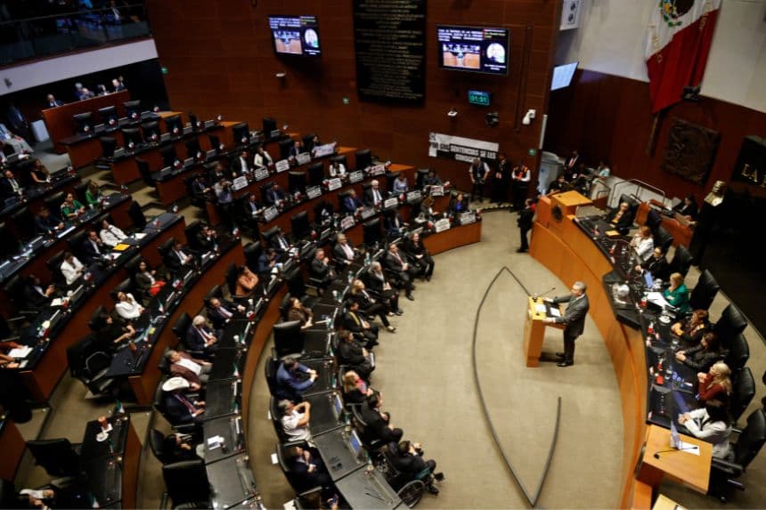 Sesión celebrada en el Senado de la República en Ciudad de México el 1 de septiembre de 2025.  (RODRIGO OROPEZA/AFP vía Getty Images)