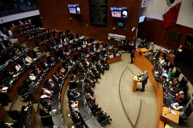 Sesión celebrada en el Senado de la República en Ciudad de México el 1 de septiembre de 2025.  (RODRIGO OROPEZA/AFP vía Getty Images)