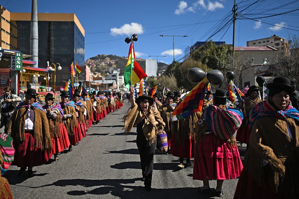 Mujeres indígenas participan en una protesta contra el gobierno del presidente Rodrigo Paz en La Paz, el Día de la Madre, el 27 de mayo de 2026. (Foto de Marvin RECINOS / AFP vía Getty Images)